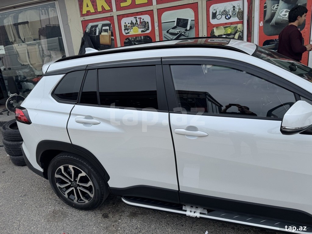 "Toyota Corolla Cross" küləklikləri  (3)