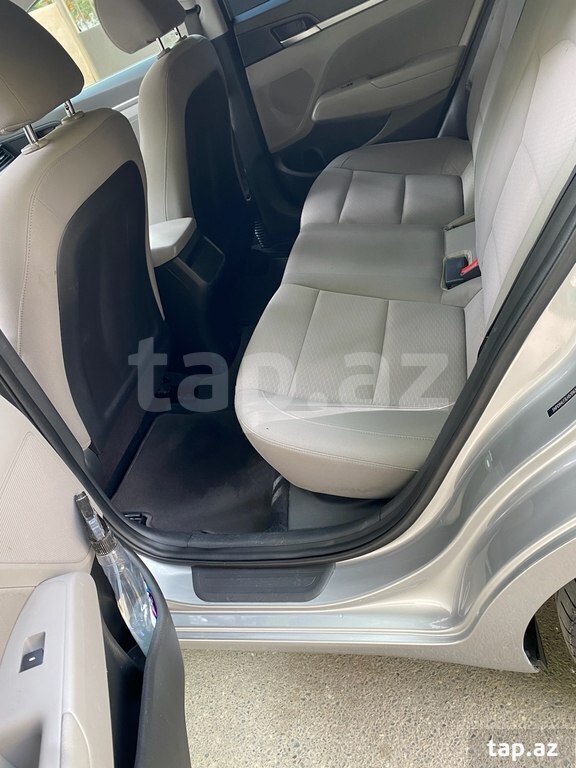 Hyundai Elantra, 2019 il (5)