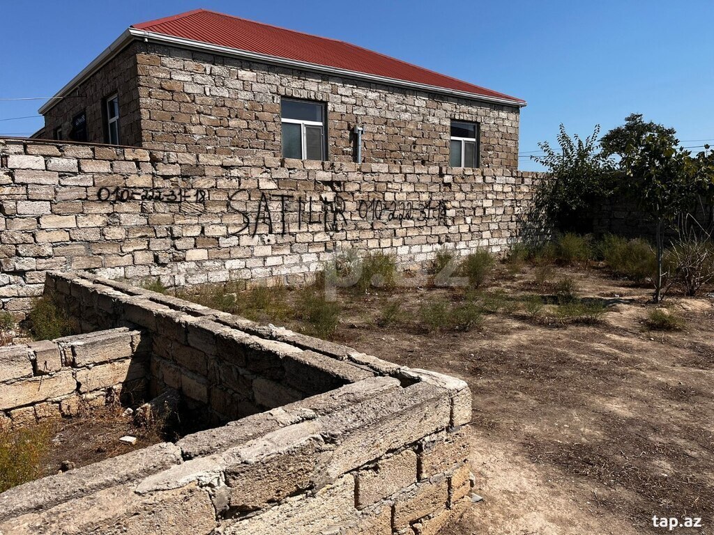 2.5 sot torpaq sahəsi, Binə qəs.