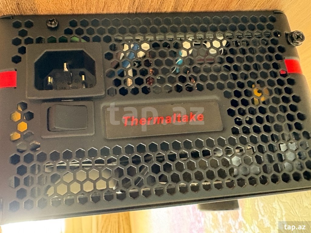Thermaltake Toughpower Grand 1200W 80+ Gold PSU (3)