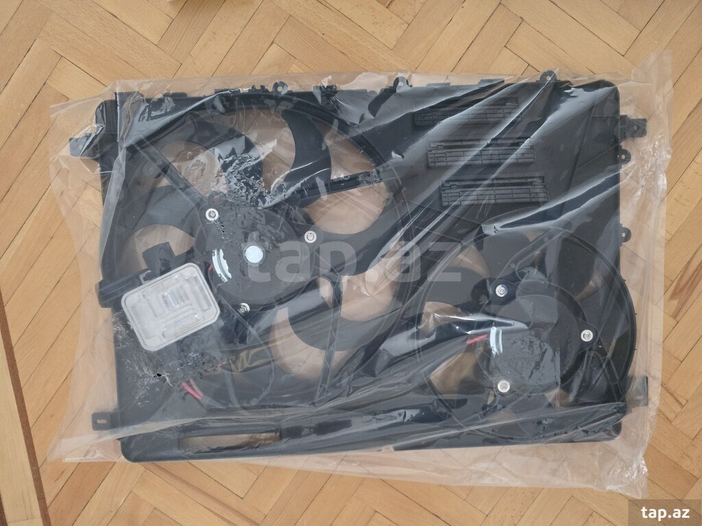 "Range Rover Evoque" radiator pəri (3)