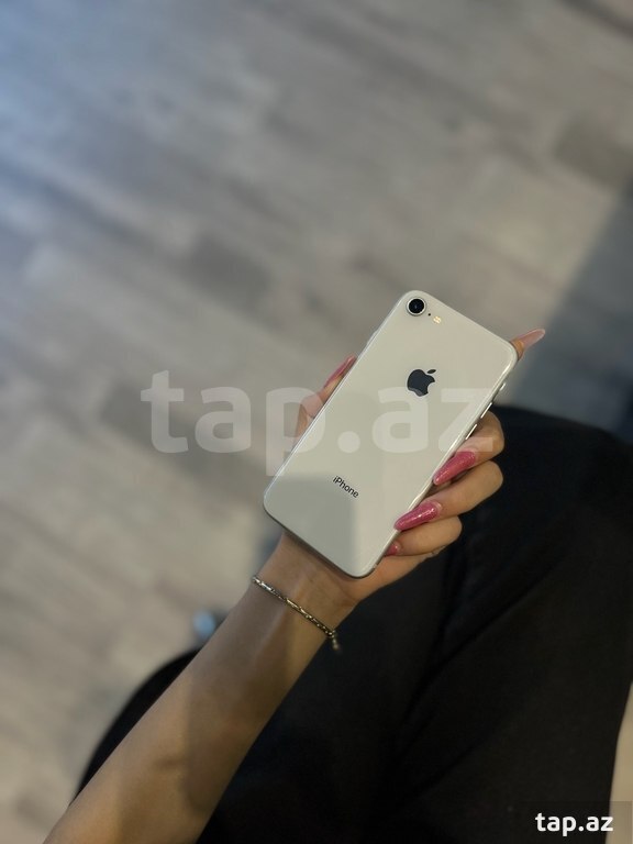 Apple iPhone 8 Silver 64GB (3)