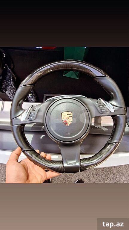 "Porsche Panamera" sükanı