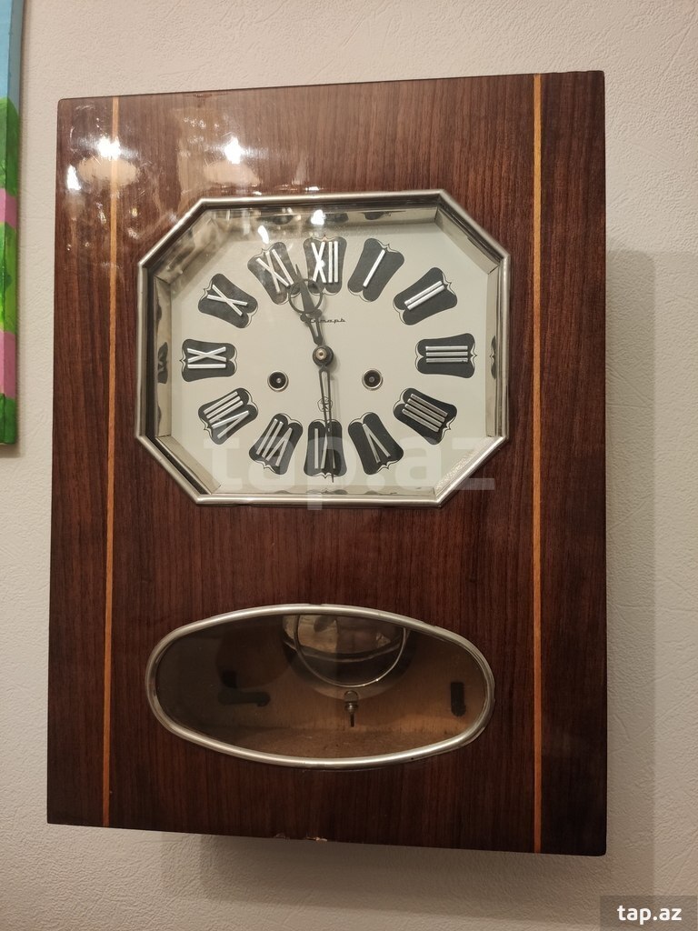Yantar divar saatı 