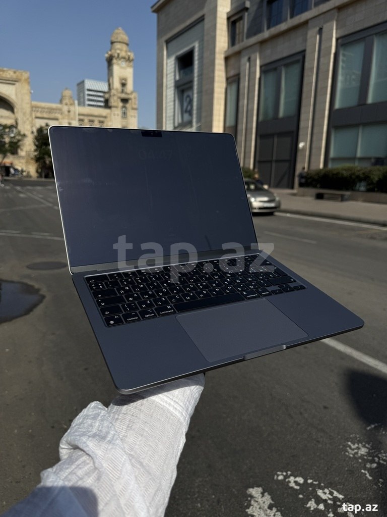 Apple MacBook Air M3 256 GB Space Gray (2)