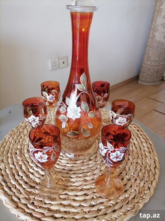 Kувшин с рюмками
