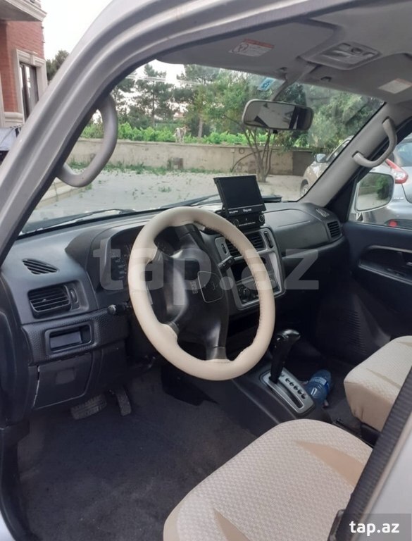 Mitsubishi Pajero io, 2001 il (8)