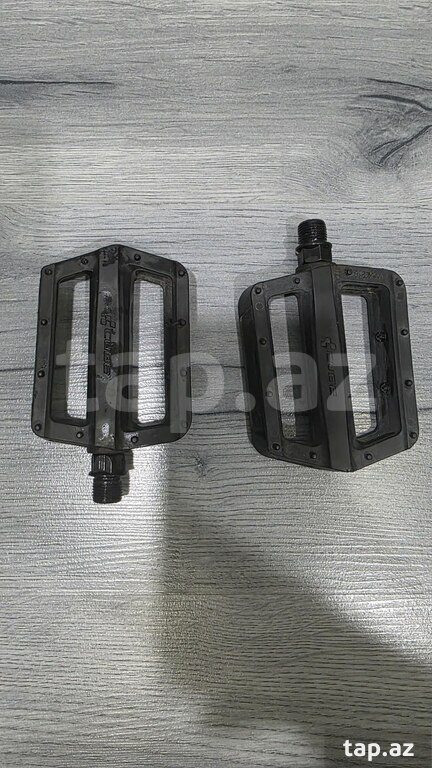Cube pedal
