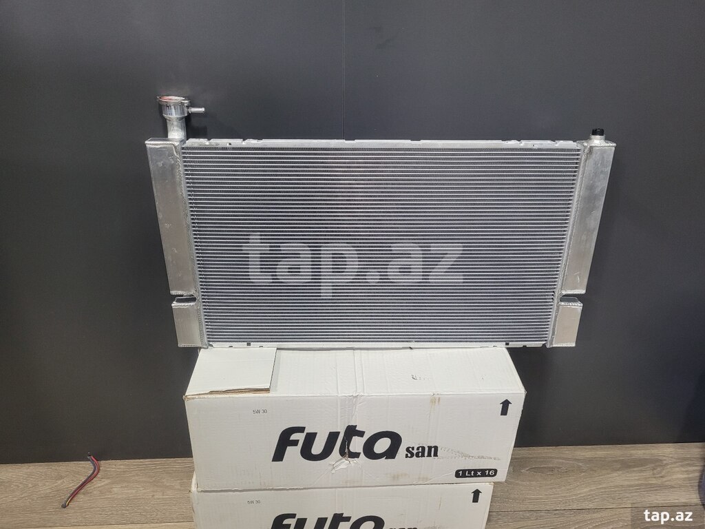 "Toyota Prius 20" su radiatoru