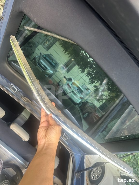 "Toyota Prius" bufer moldinqi