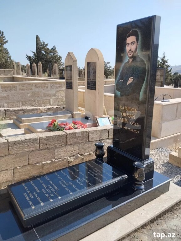 Məzar daşlarının sifarişi (18)