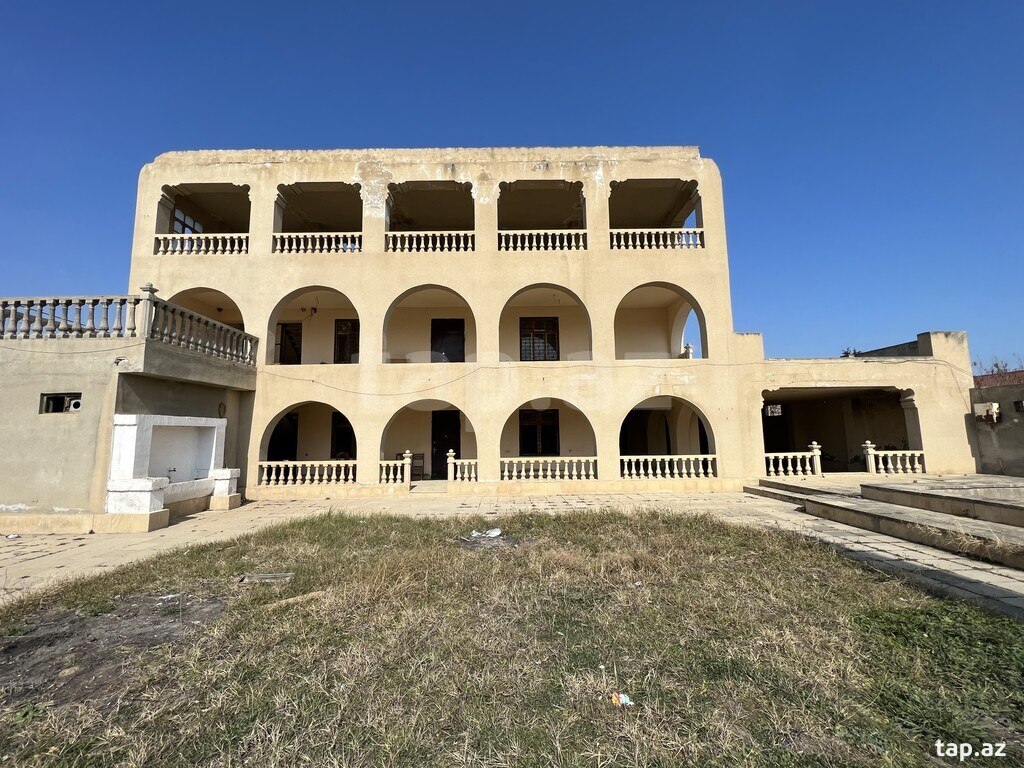 Villa, Ələt qəs.