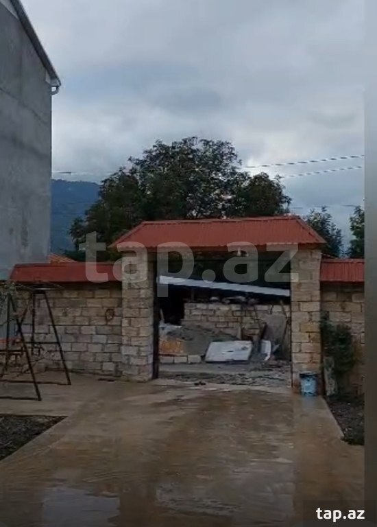 Bağ evi kirayə verilir, Ləhıc qəs.