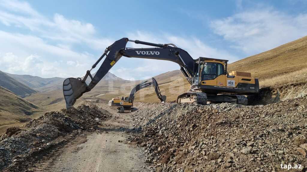 Ekskavatorlar "Volvo", 2015 il (3)