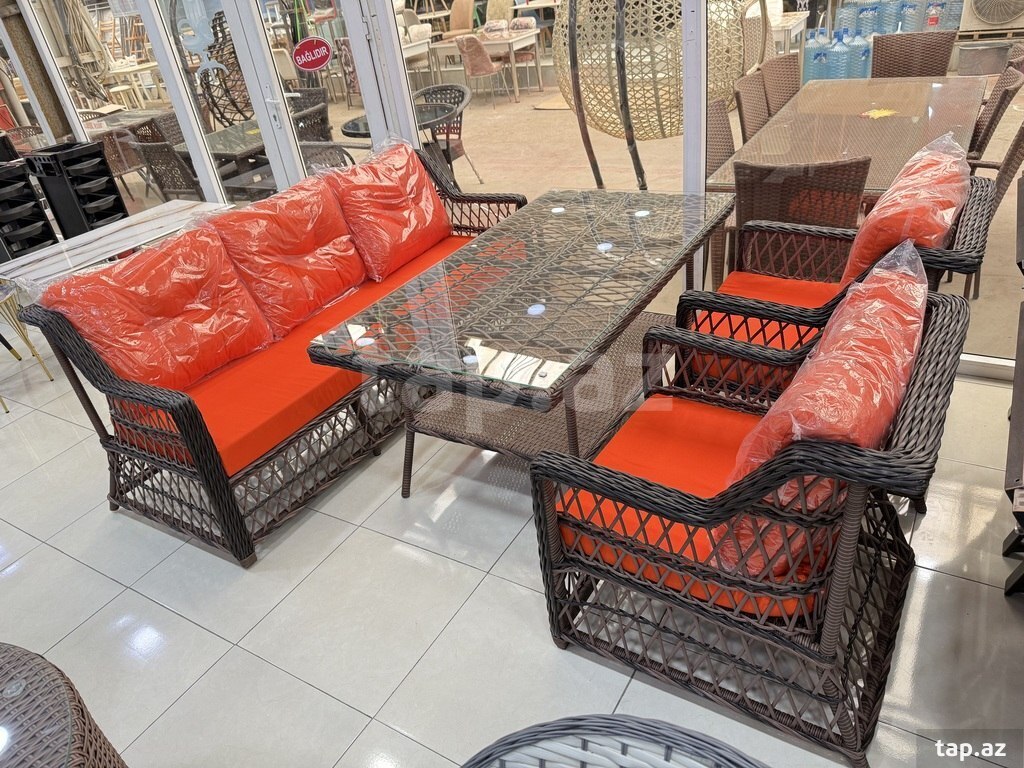 Bağ üçün divan və kreslolar