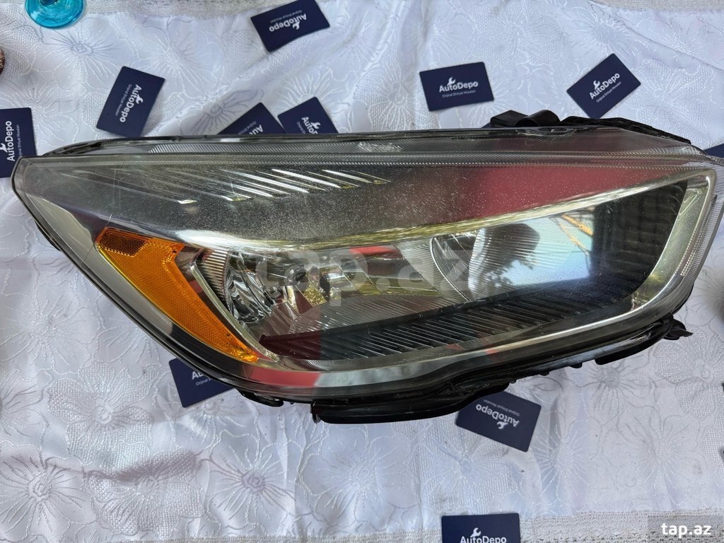 "Ford Escape" farası