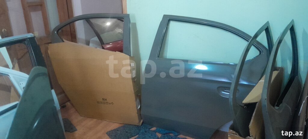 "Mitsubishi Mirage" arxa qapılar (2)