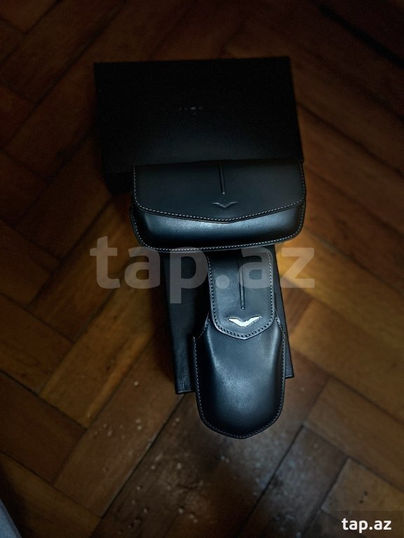 "Vertu Constellation 2006" üçün arxalıq