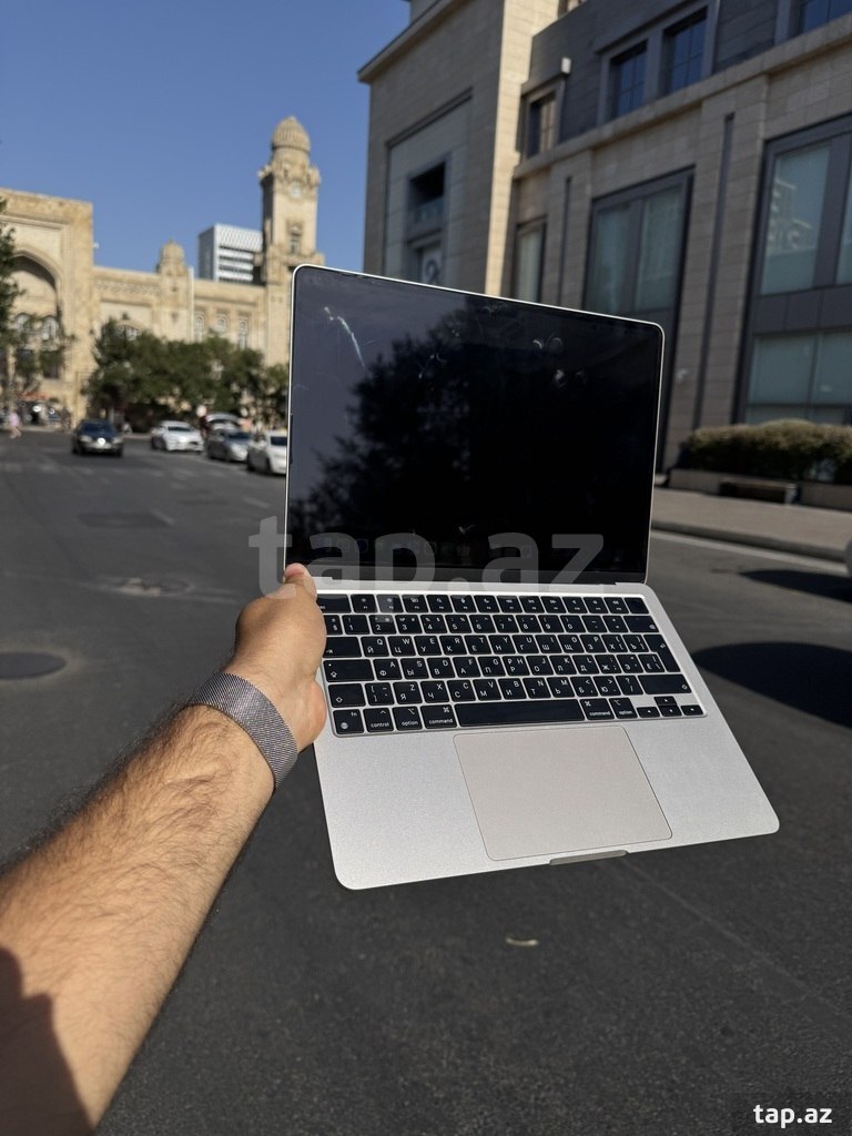 Apple MacBook Air 13'Inch 8 | 256 GB M2 Chip