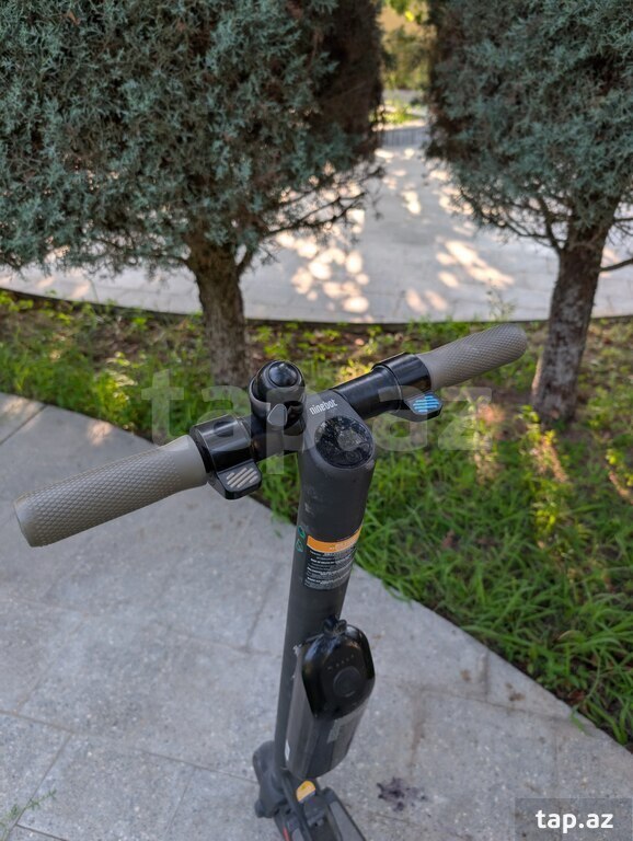 Skuter "Ninebot ES4" (5)