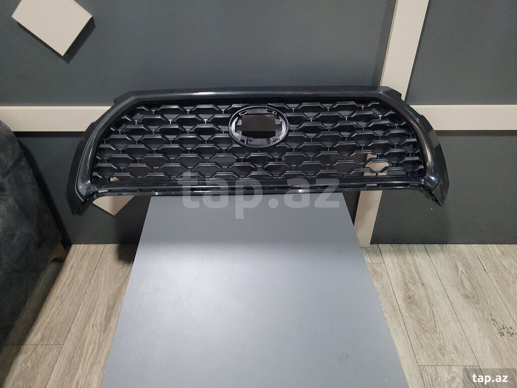 "Toyota Corolla Cross 2025" radiator barmaqlığı