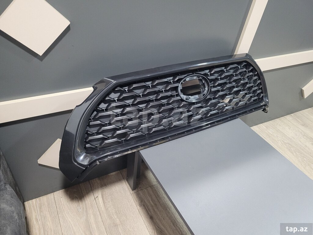 "Toyota Corolla Cross 2025" radiator barmaqlığı (3)