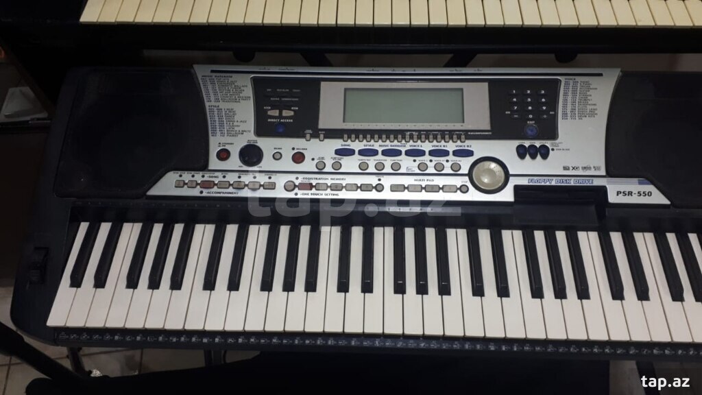 Sintezator "Yamaha 550"