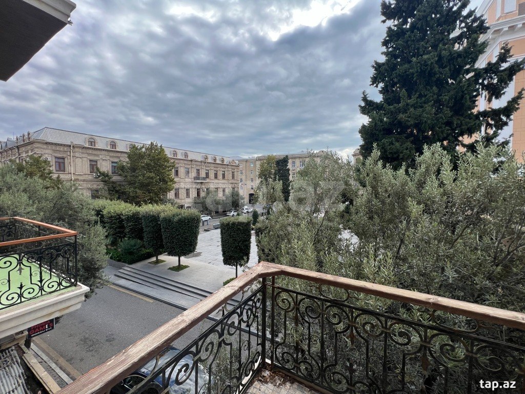 4-otaqlı mənzil kirayə verilir, Səbail r., 200 m²