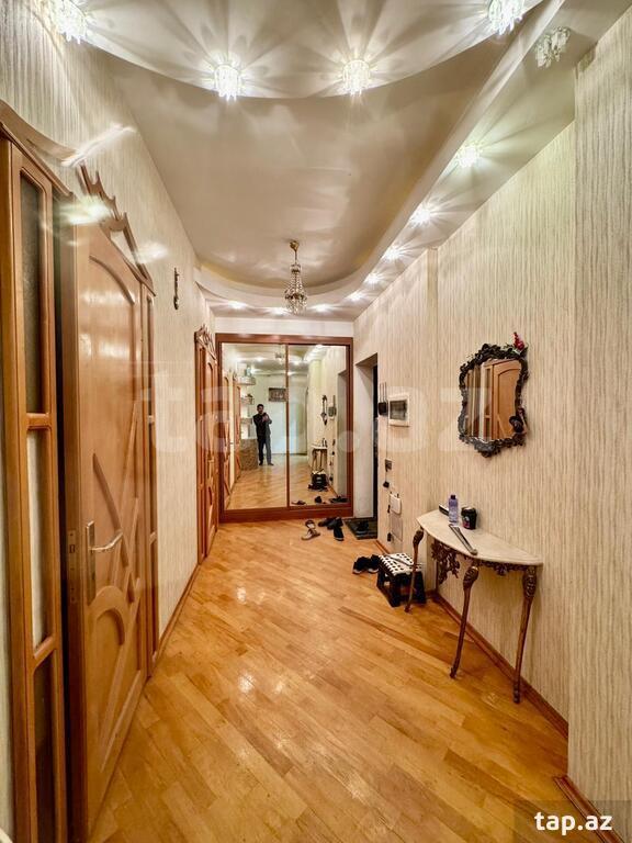 4-otaqlı yeni tikili, H.Cavid pr., 220 m²
