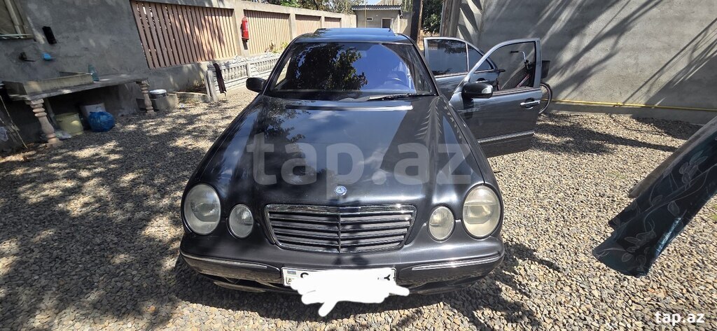 Mercedes E 220, 2000 il