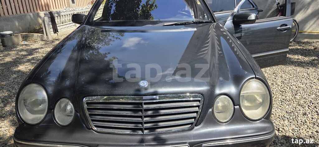 Mercedes E 220, 2000 il (3)