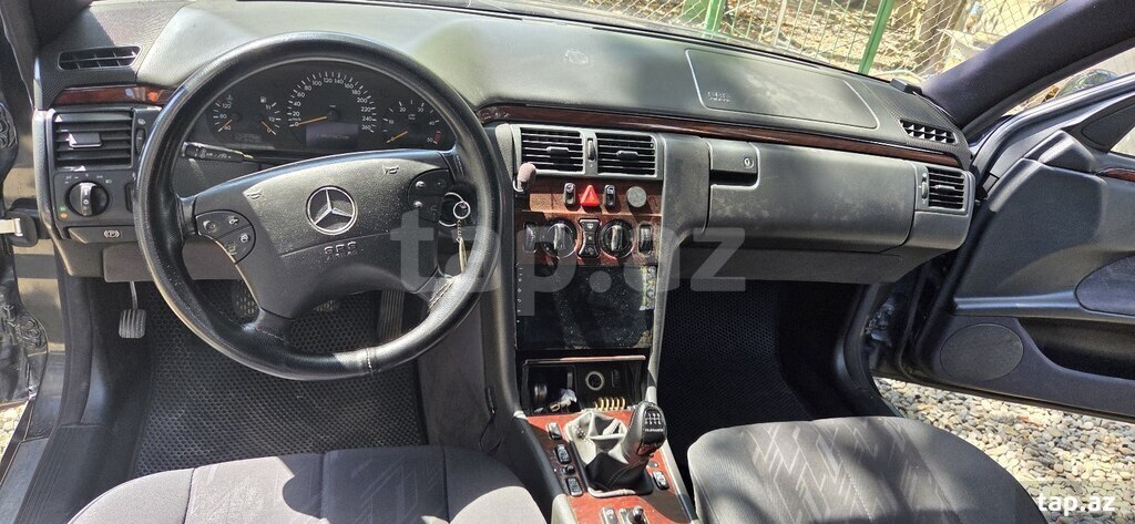 Mercedes E 220, 2000 il (5)