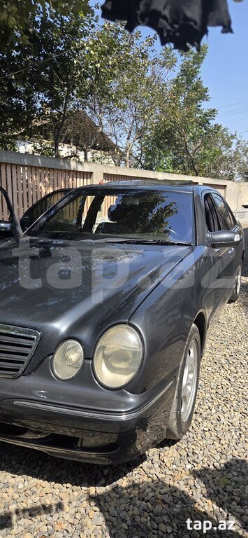 Mercedes E 220, 2000 il (4)