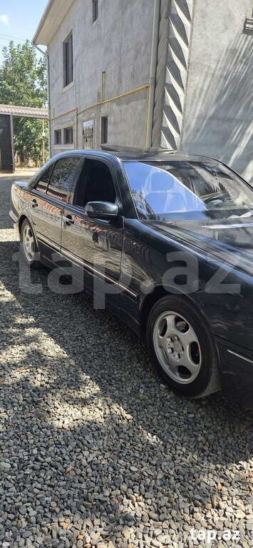 Mercedes E 220, 2000 il (2)