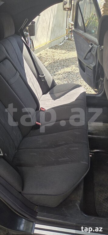 Mercedes E 220, 2000 il (8)