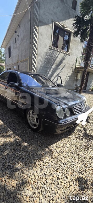 Mercedes E 220, 2000 il (11)