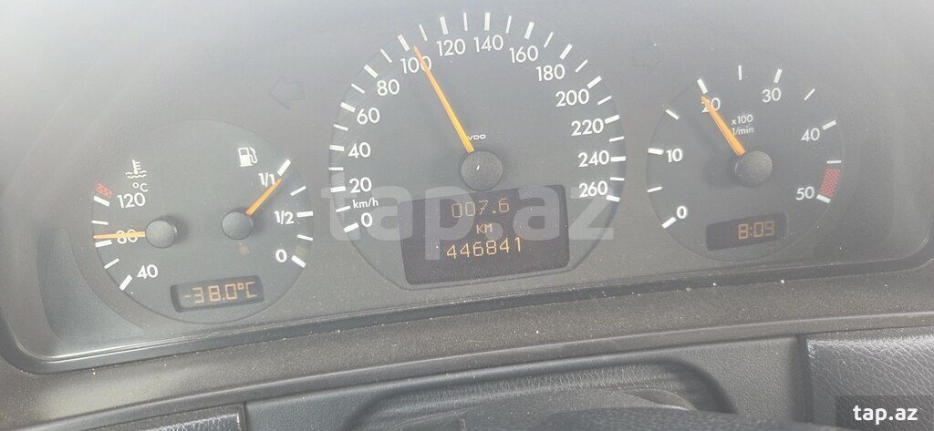 Mercedes E 220, 2000 il (9)