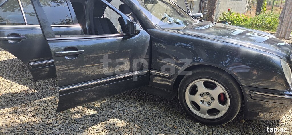 Mercedes E 220, 2000 il (19)