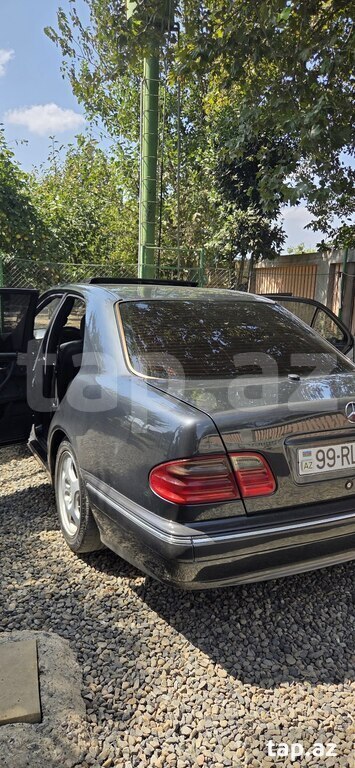 Mercedes E 220, 2000 il (14)