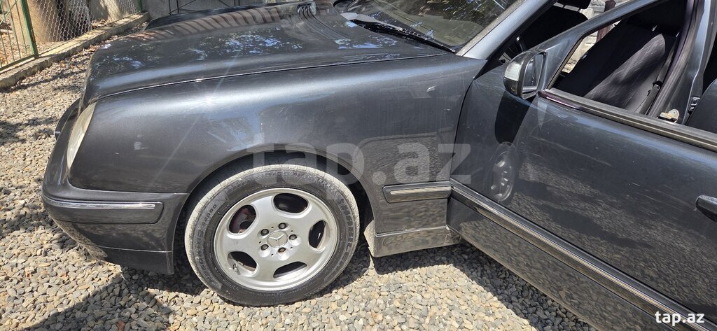Mercedes E 220, 2000 il (18)