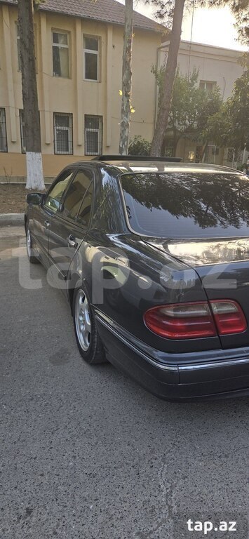 Mercedes E 220, 2000 il (21)