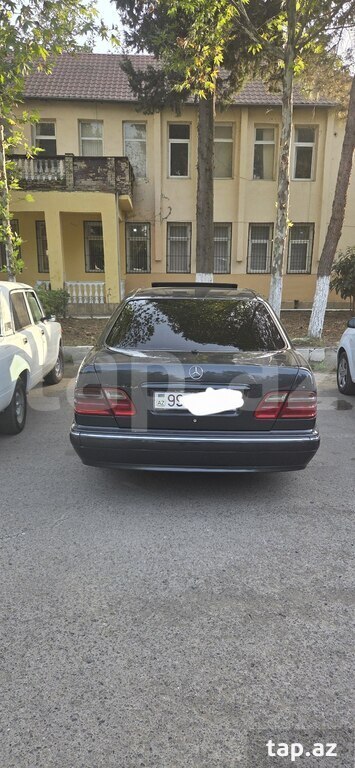 Mercedes E 220, 2000 il (20)