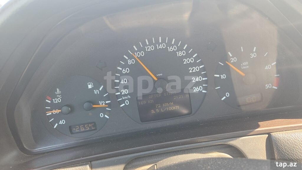 Mercedes E 220, 2000 il (23)