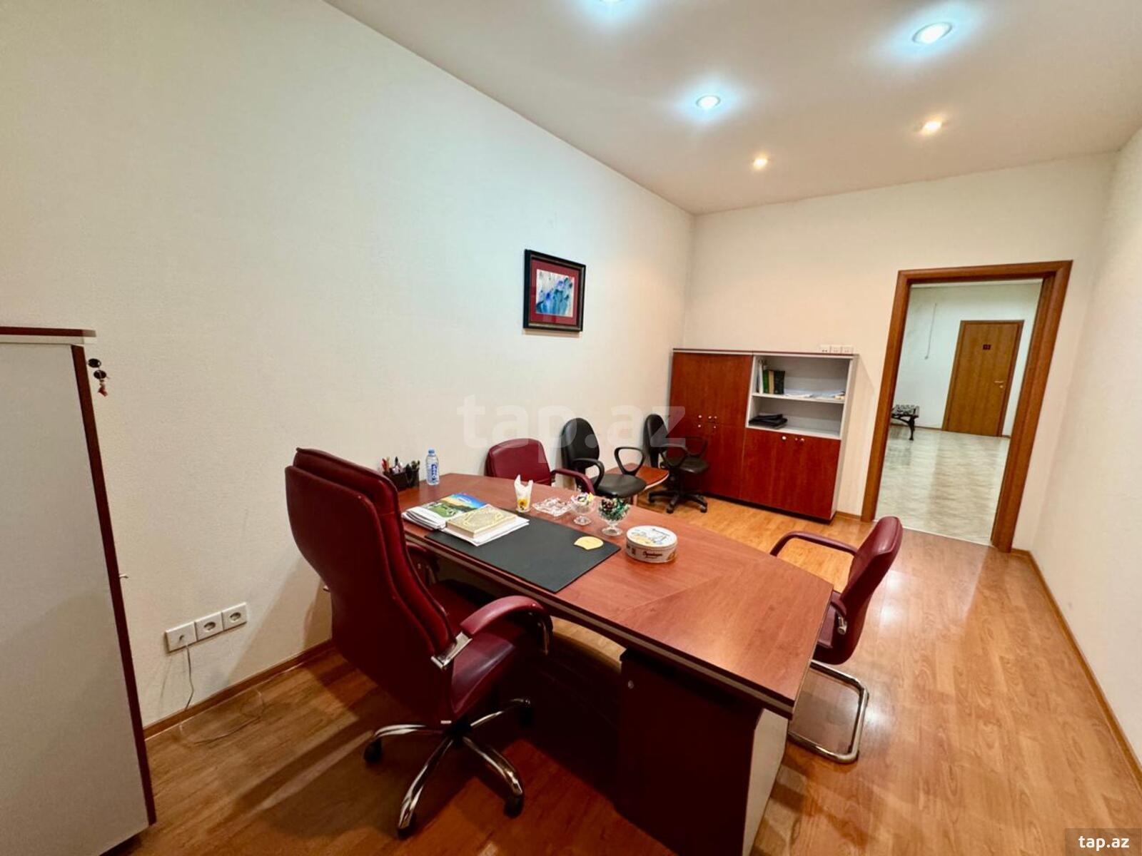 Ofis, Səməd Vurğun küç. (4)