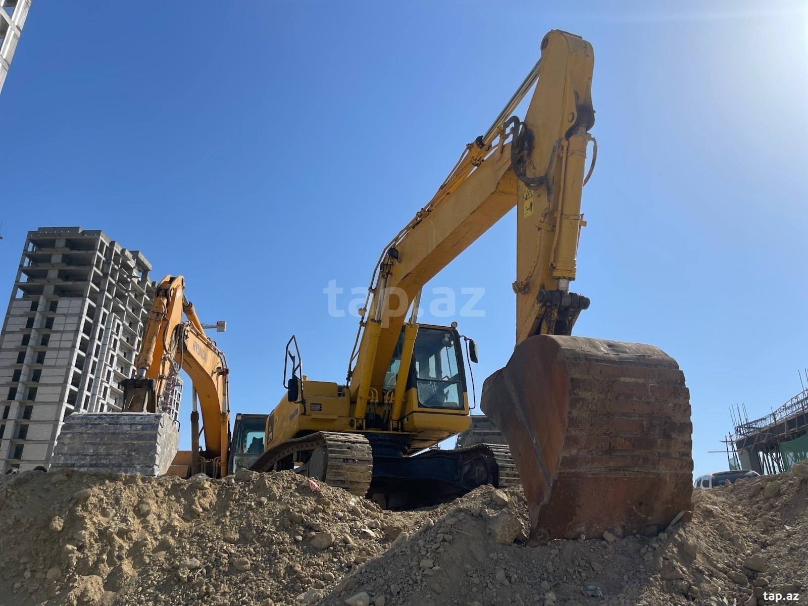 Ekskavator Komatsu, 2007 il (2)