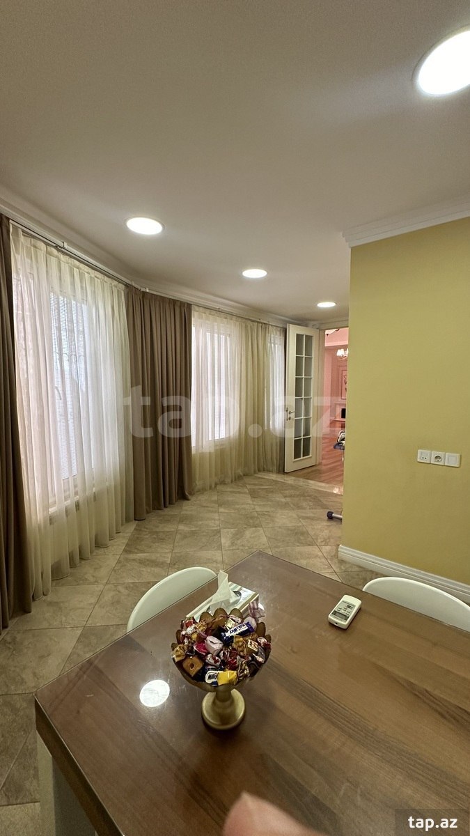 5-otaqlı mənzil, Nizami küç., 250 m²