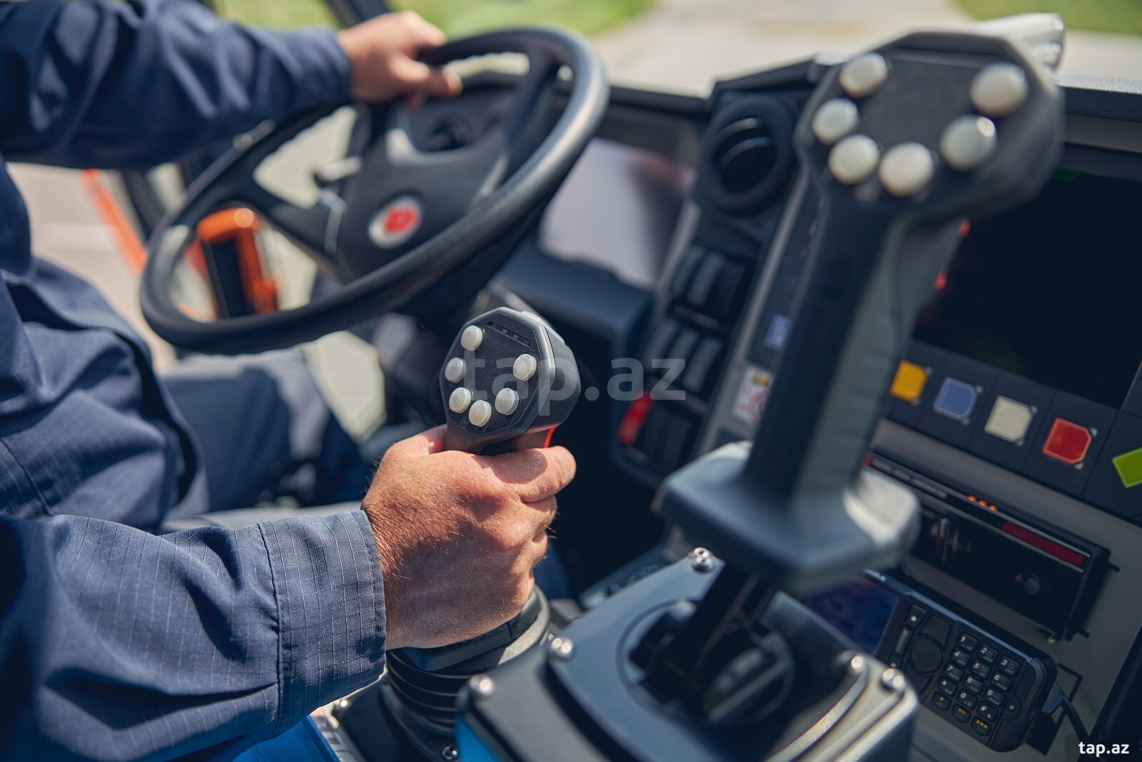 Ekskavator operatoru tələb olunur