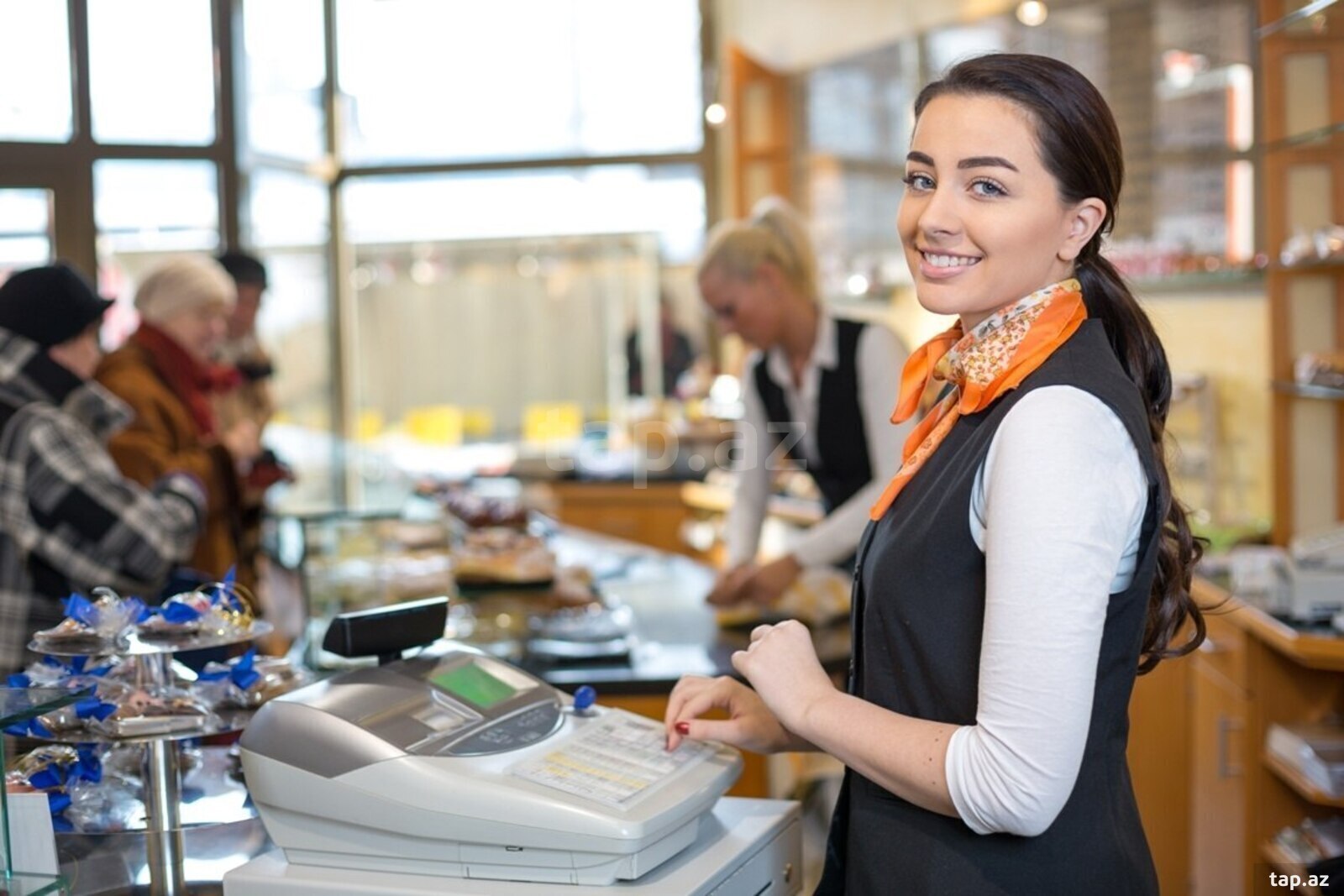Restoran kassiri tələb olunur