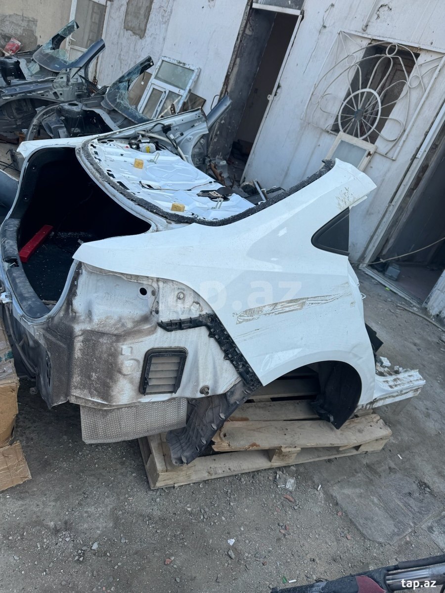 "Toyota Corolla" arxa kuzası