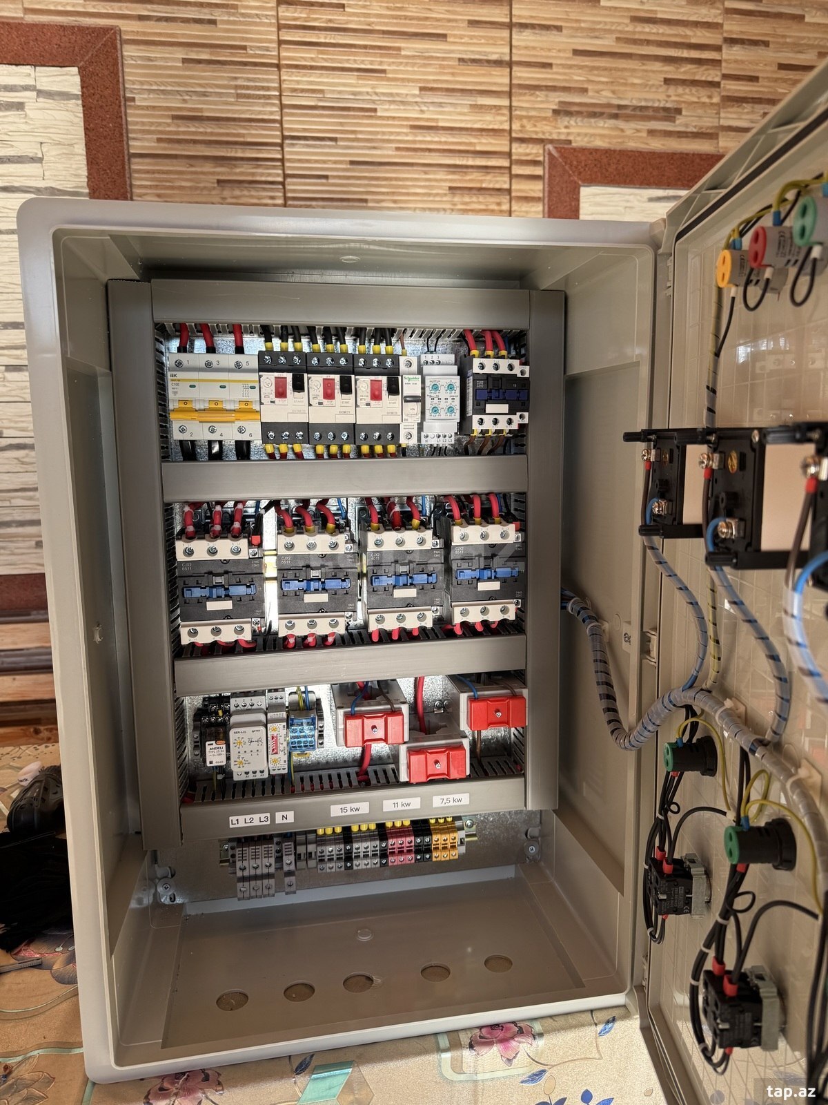 Elektrik Panoların yığılması